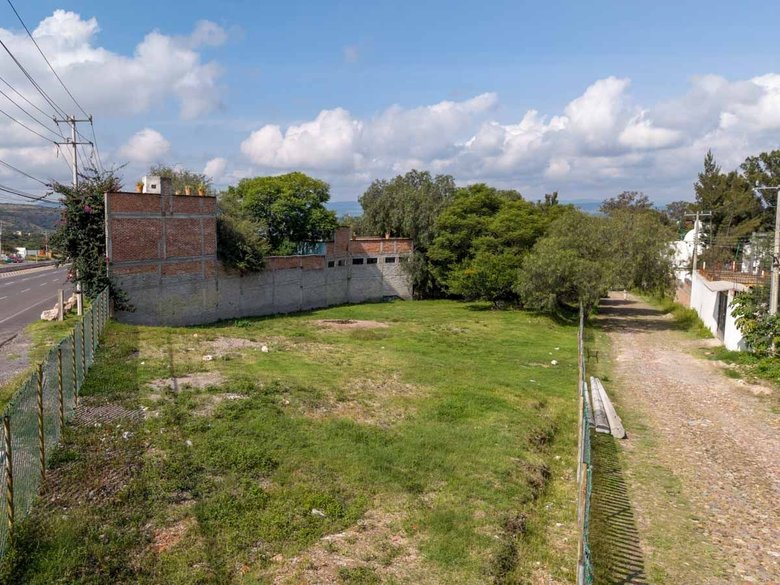 Corner Lot Opportunity — 9 photos
