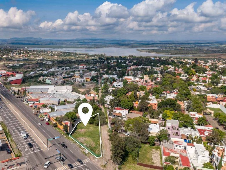 Corner Lot Opportunity — 3 photos