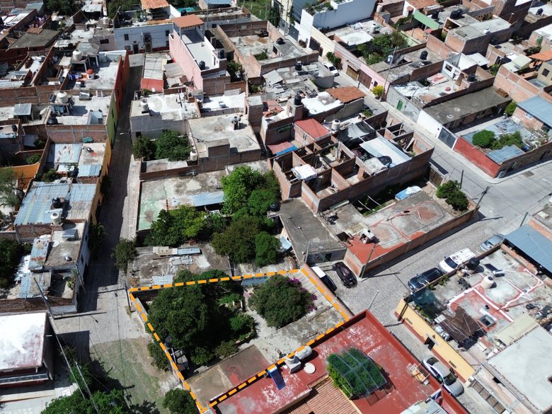 Double-Frontage Land in Independencia — 2 photos