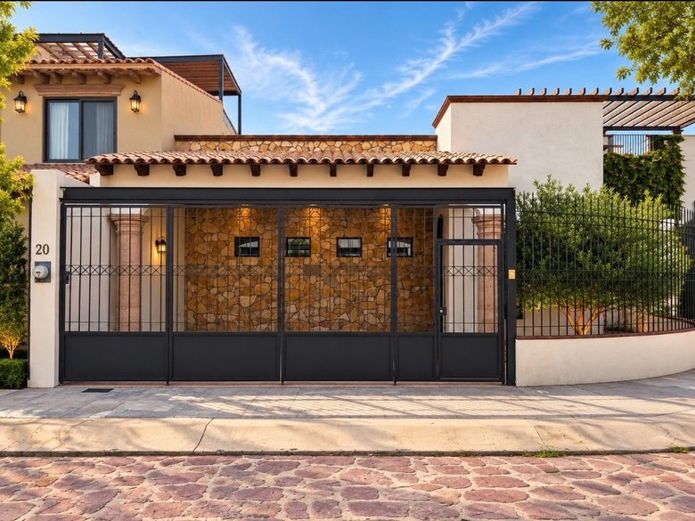 Casa de los Suspiros — 16 fotos