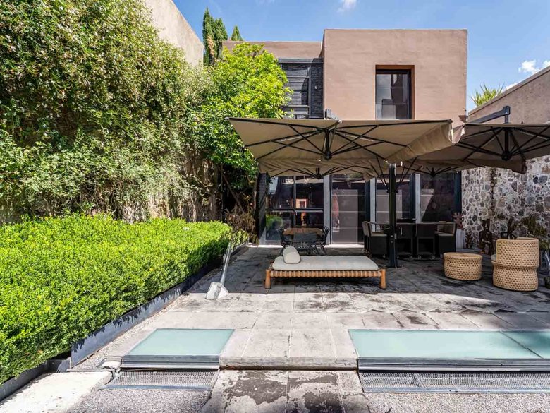 Casa Umbral — 16 photos