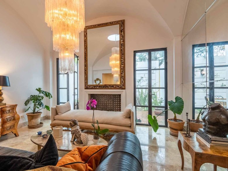 Casa Blanca — 5 photos