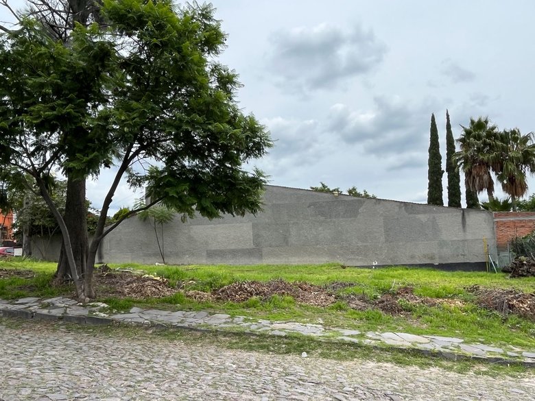 Los Frailes Corner View Lot — 4 photos