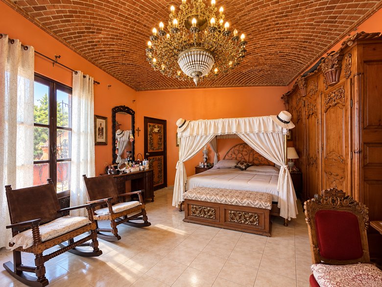 CASA MARIA — 9 photos