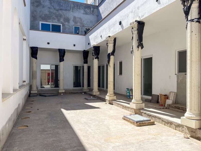 CASA BLANCA — 3 photos