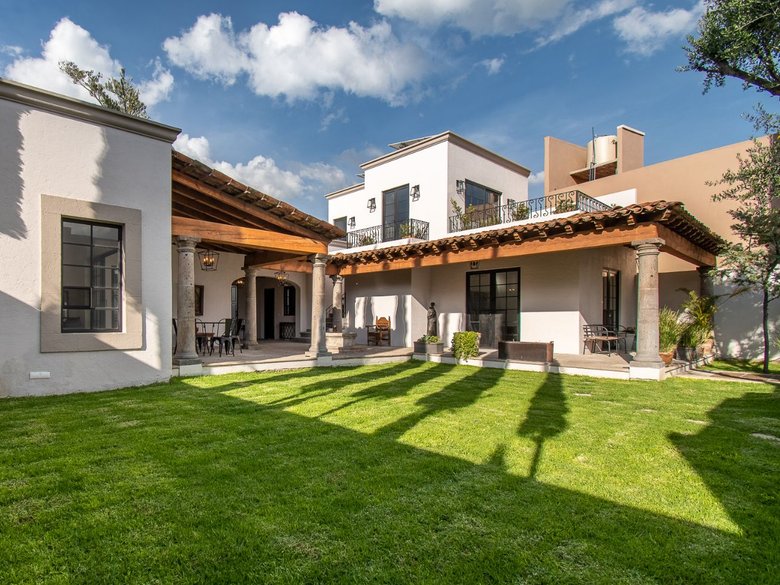 Hacienda de los Campanarios — 5 photos