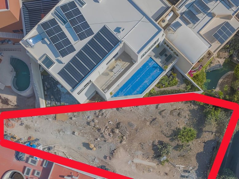 Lot for Sale in Balcones — 2 photos