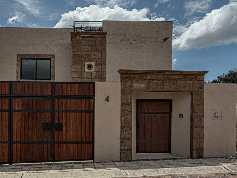 Casa Paulina — 2 photos