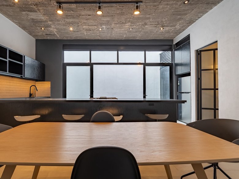 BLACK LOFT SAN ANTONIO AVAILABLE — 4 photos