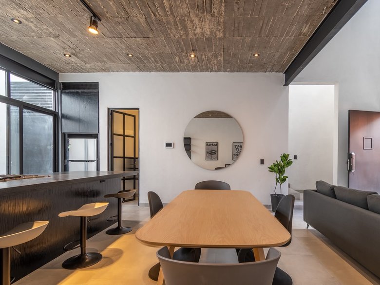 BLACK LOFT SAN ANTONIO AVAILABLE — 2 photos