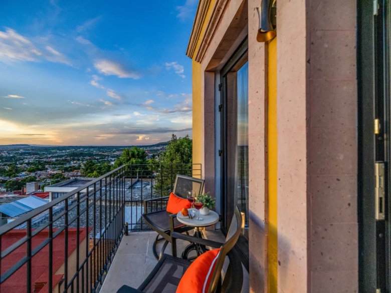 Casa Romana — 13 photos