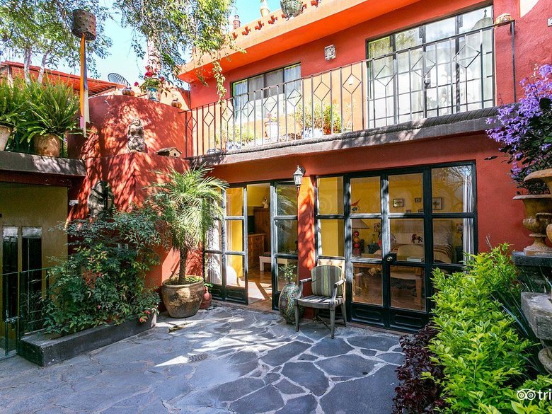 CASA CINCO PATIOS CENTRO — 18 photos