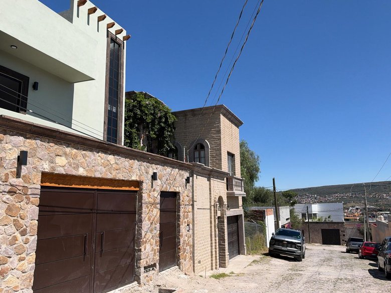Casa Vicente Suarez — 17 photos