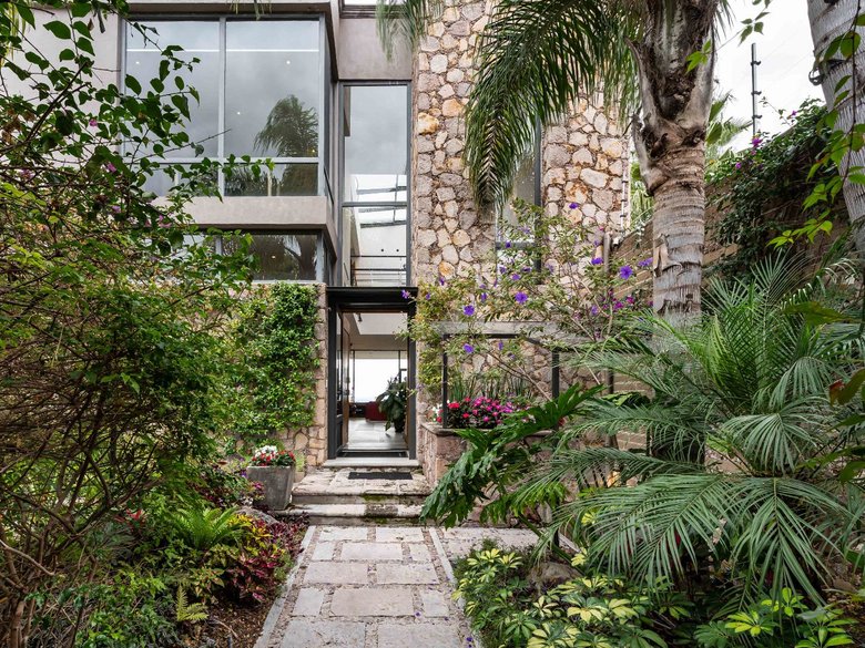 Casa Iluminada — 2 photos