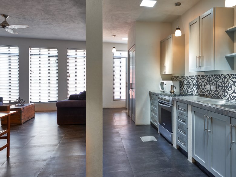 Light-filled 2 BR Contemporary Apt., Fully Furnished, 10 min Flat Walk to Centro — 7 photos