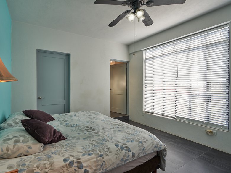 Light-filled 2 BR Contemporary Apt., Fully Furnished, 10 min Flat Walk to Centro — 9 photos