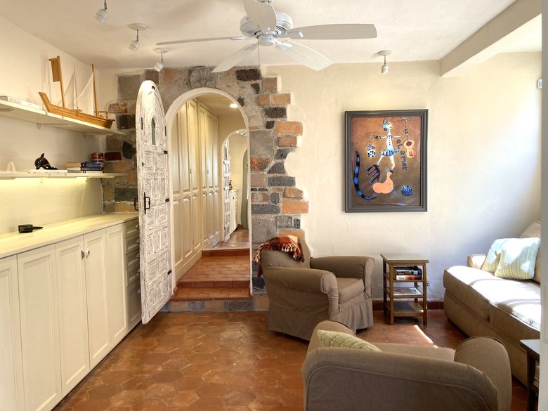 FANTASTIC LOCATION Not Available — 10 photos